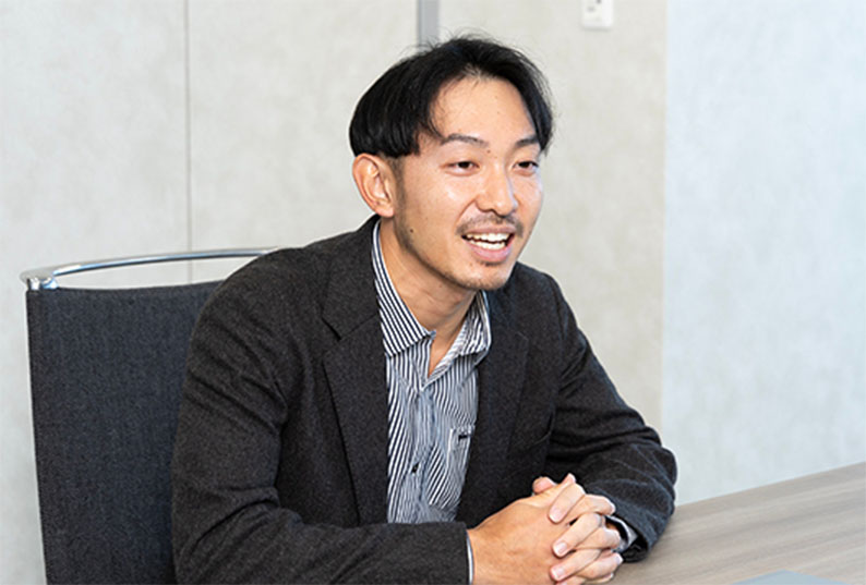 (株)メタルワン DX戦略室 ソリューション事業課兼AI・デジタル企画課 川田直人さんが語る様子
